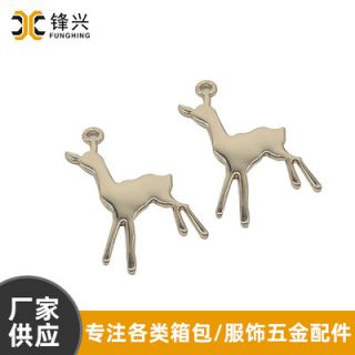 箱包五金开云体育·开云官方网站-开云体育（中国）
吊牌配件 女包开云体育·开云官方网站-开云体育（中国）
吊牌 浅金色光面鹿吊饰厂家定制